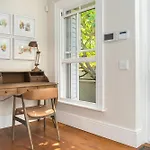 Light & Airy 3 Bedroom Green Point Family Home