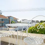 Light & Airy 3 Bedroom Green Point Family Home