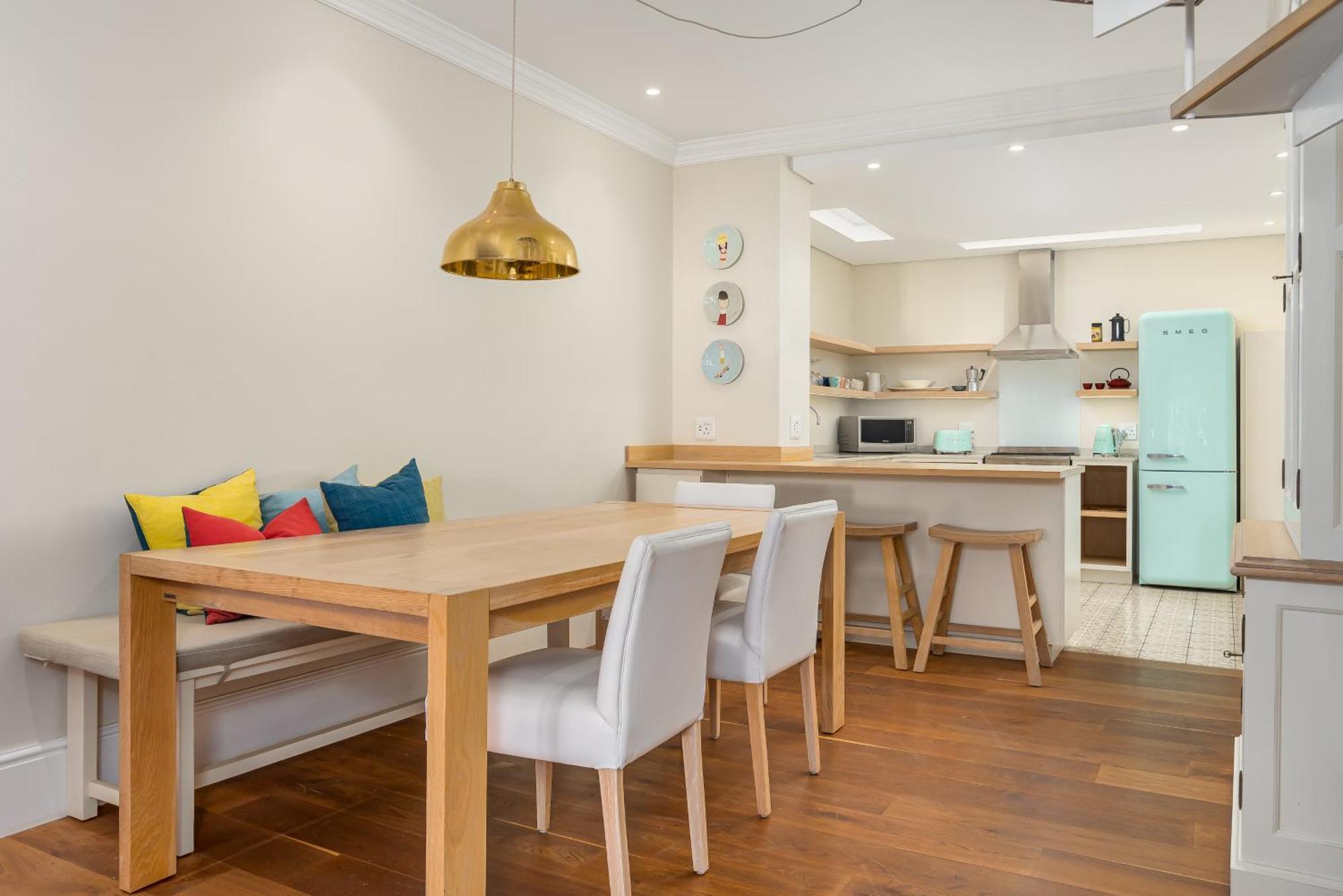 Light & Airy 3 Bedroom Point Family Cape Town