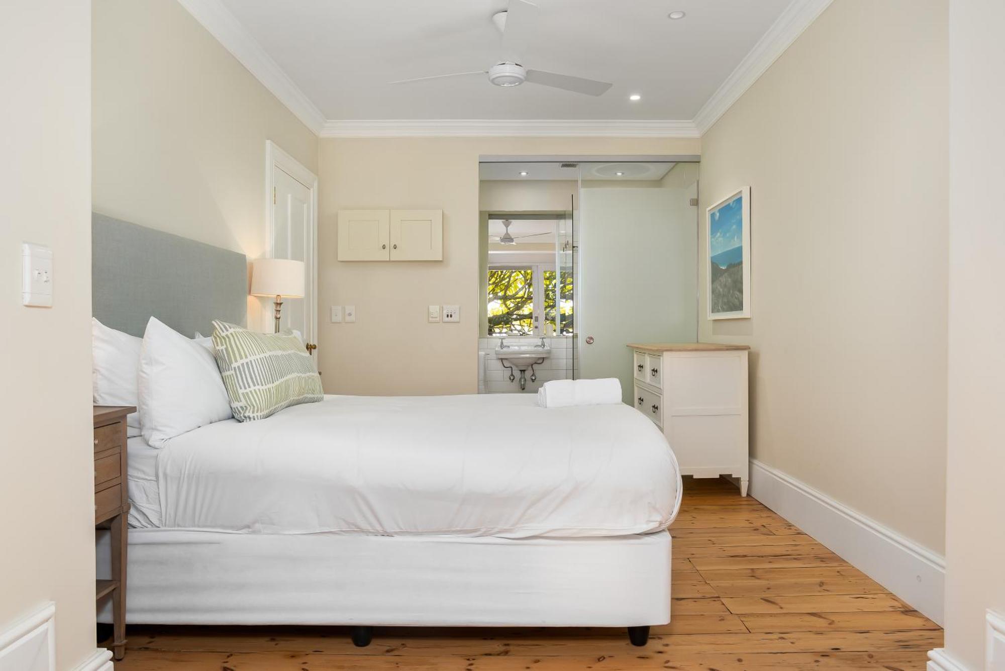 Light & Airy 3 Bedroom Point Family * Cape Town