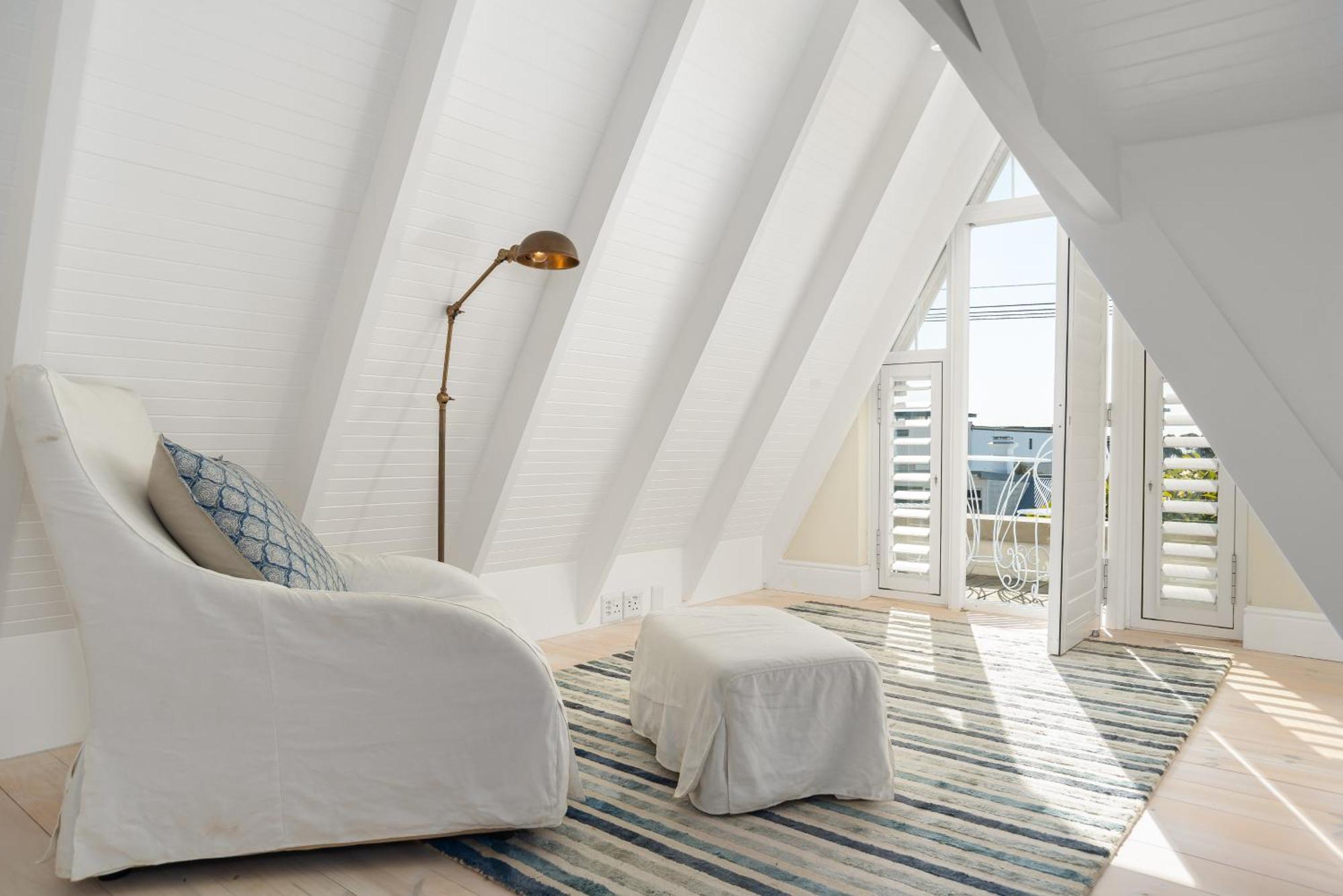 Light & Airy 3 Bedroom Point Family Holiday home Cape Town