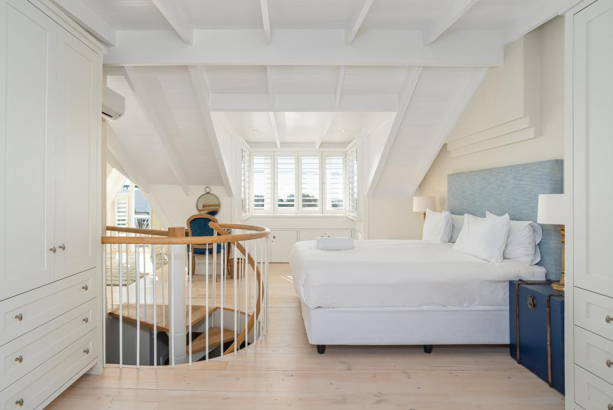 Light & Airy 3 Bedroom Point Family Holiday home