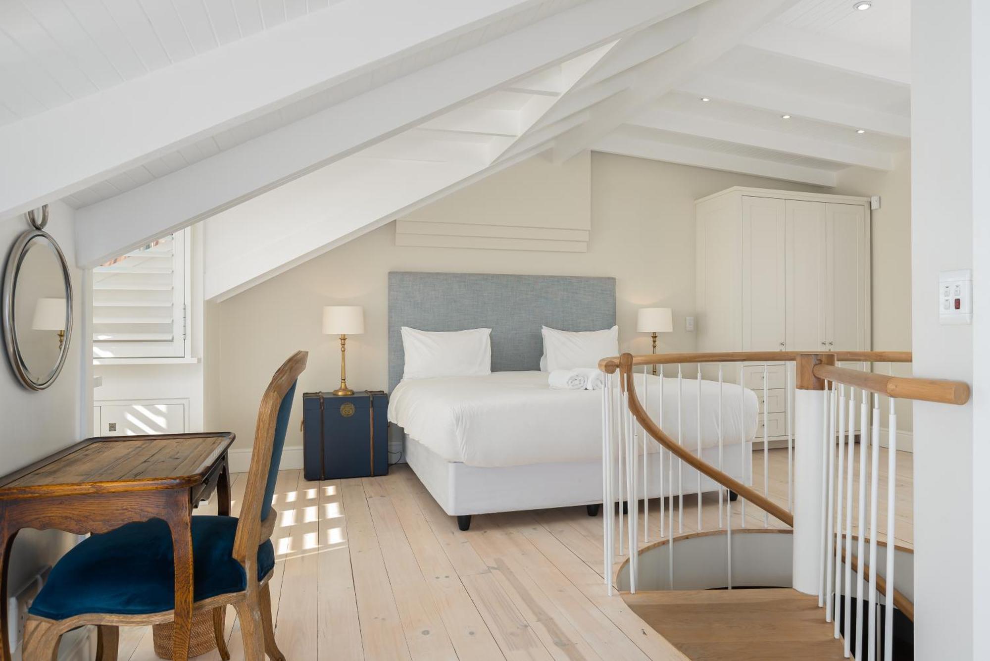 Light & Airy 3 Bedroom Point Family Holiday home Cape Town