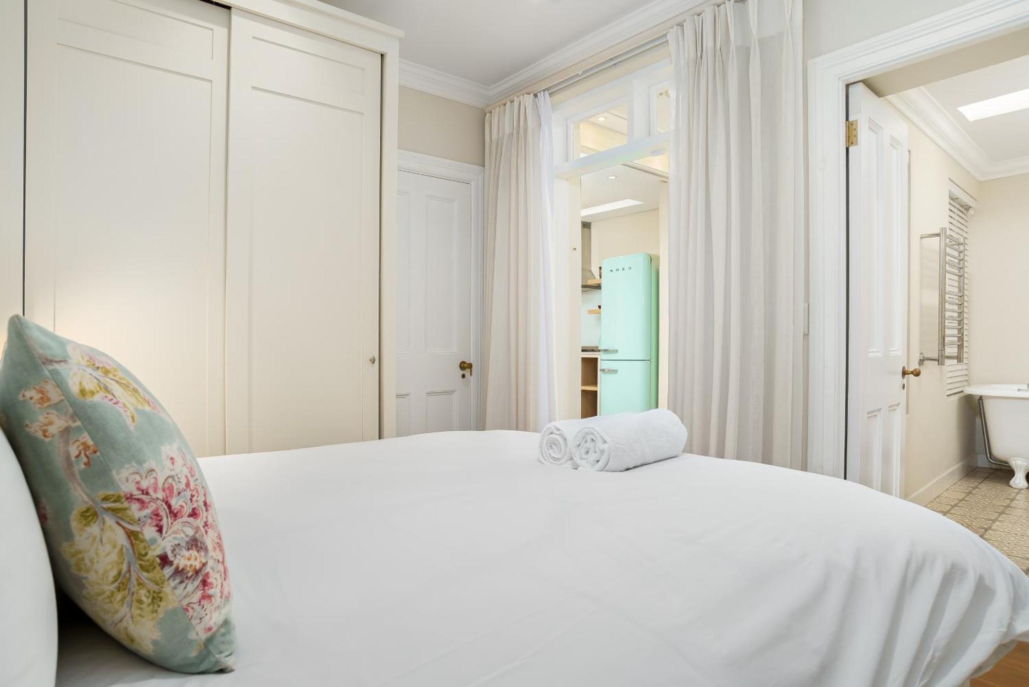 Light & Airy 3 Bedroom Point Family Cape Town