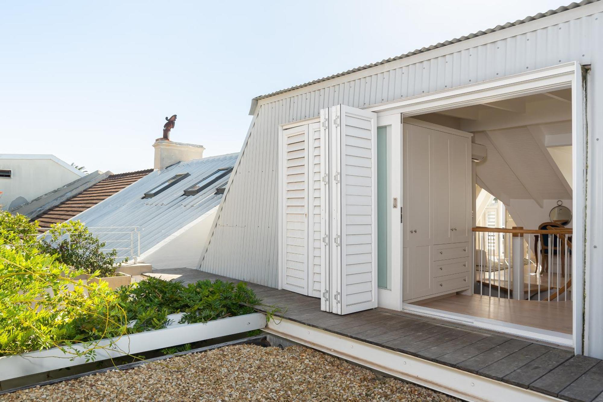 Light & Airy 3 Bedroom Point Family Cape Town
