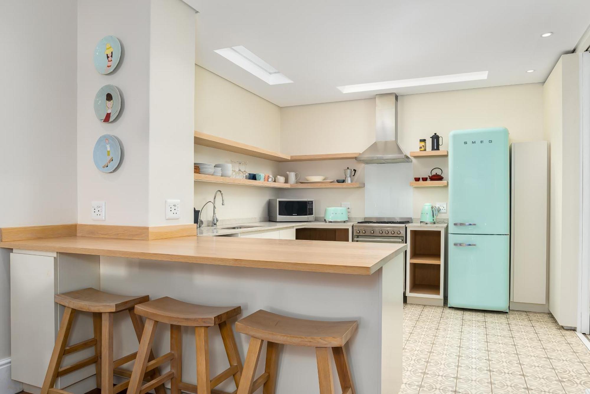 Light & Airy 3 Bedroom Point Family * Cape Town
