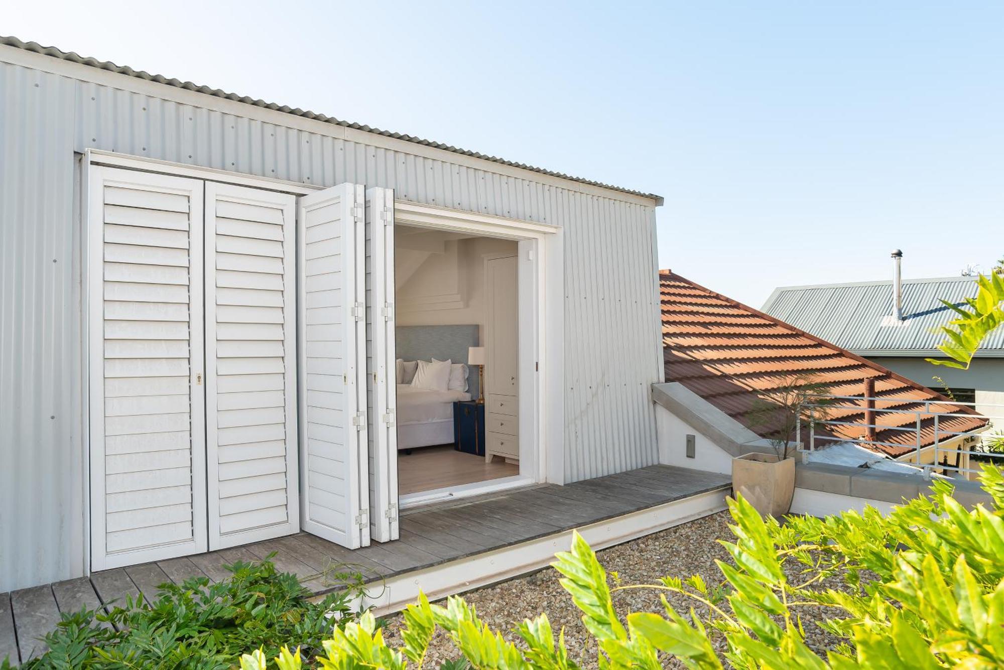 Light & Airy 3 Bedroom Point Family Holiday home Cape Town